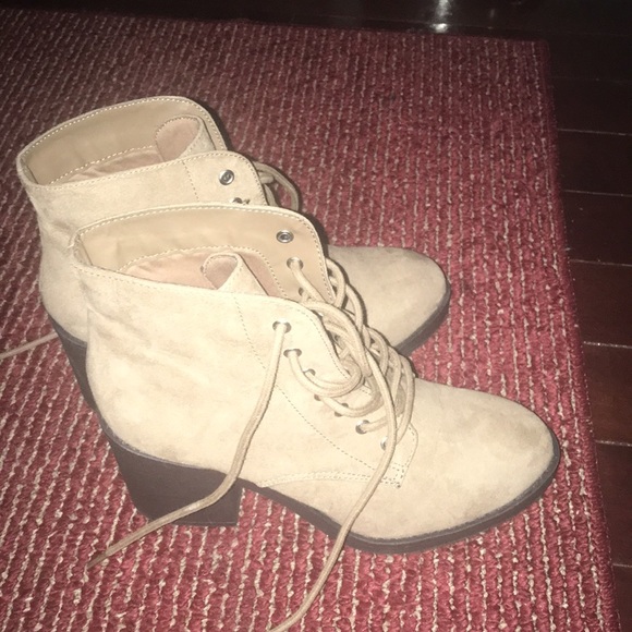 Heeled lace up booties - Picture 3 of 4